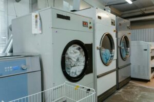 Xu hướng laundry thông minh 2026 với hệ thống giặt là công nghiệp AI và tiết kiệm năng lượng